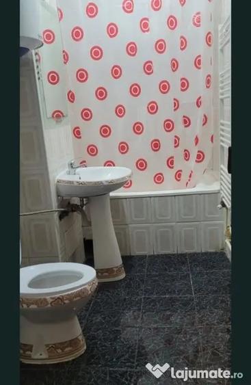 Apartament cu 3 camere decomandat în Micro 20