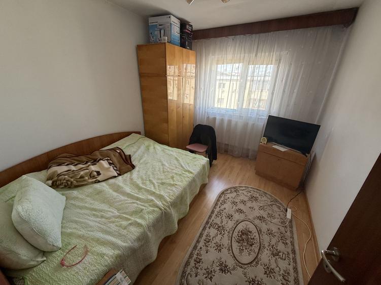 Apartament cu 3 camere decomandat, mobilat în Dacia