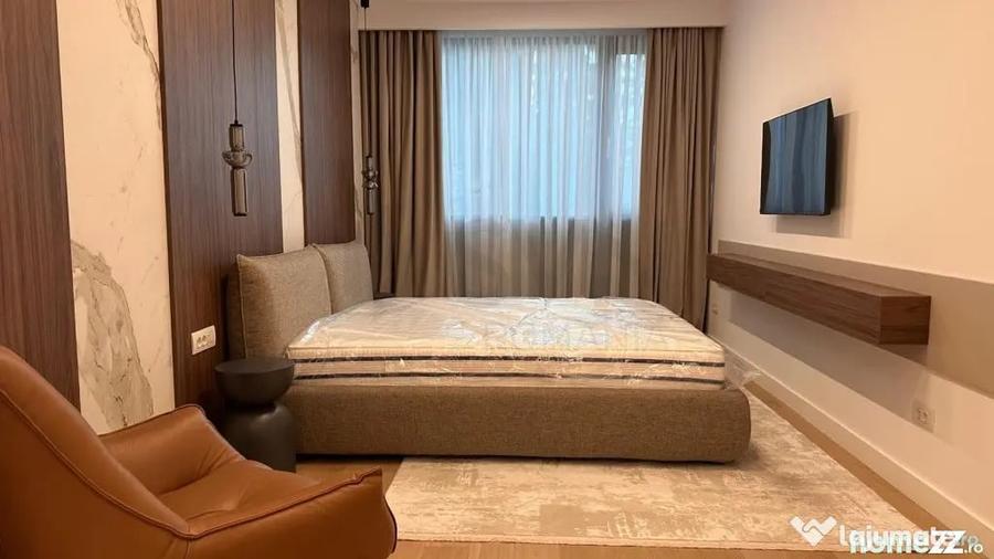 Apartament cu 4 camere semidecomandat în Aviatorilor