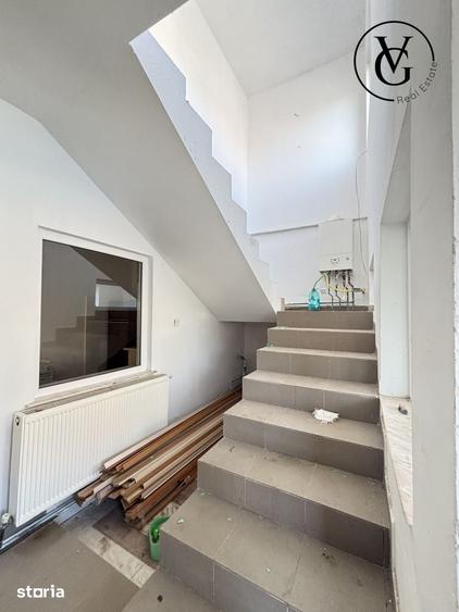 Casă cu 6 camere semidecomandat cu Teren 327 Mp în Central