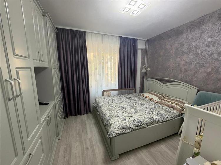 Apartament cu 3 camere decomandat în Valenta