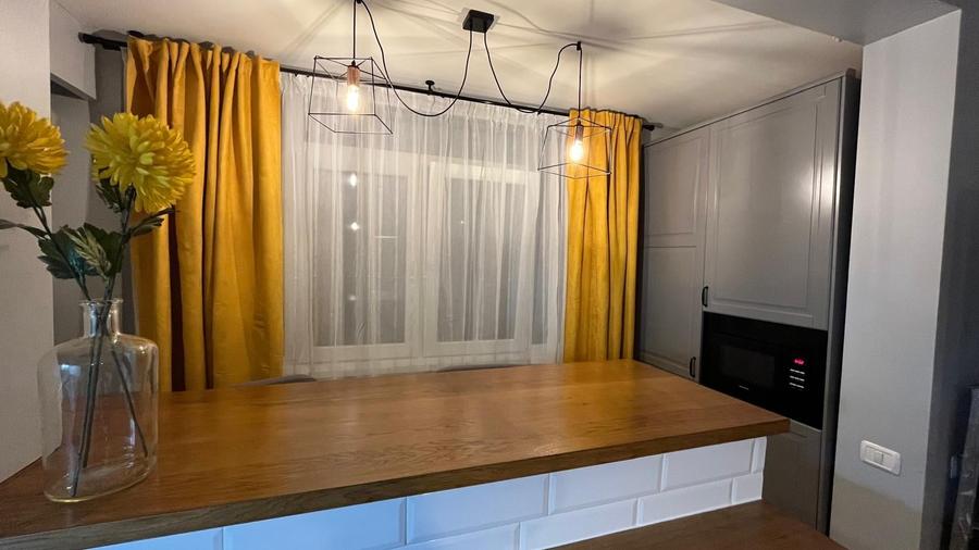 Apartament cu 3 camere semidecomandat, mobilat în Aradului