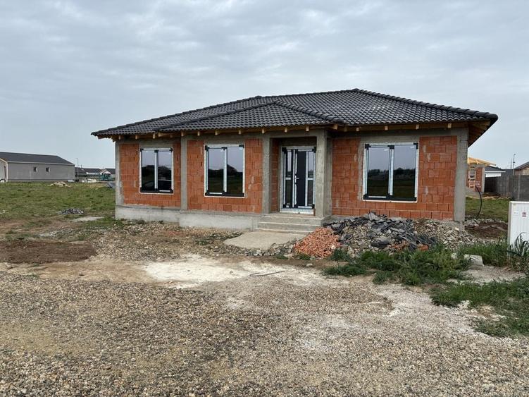 Casă cu 3 camere în Sântandrei