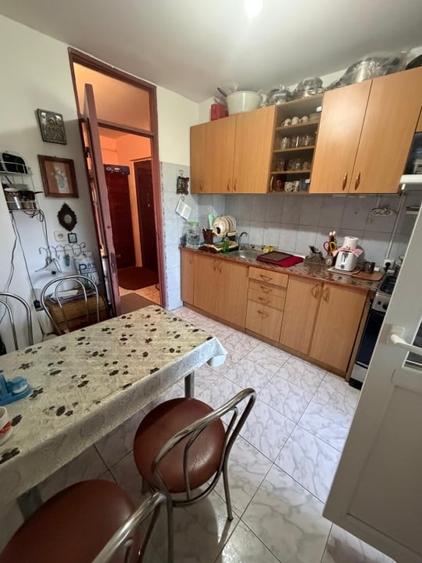 Garsonieră decomandată, mobilată în Cornitoiu