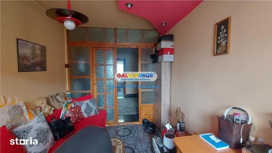 Apartament cu 4 camere decomandat în Central