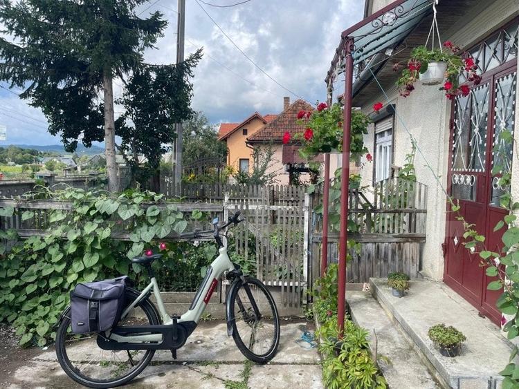 Casă individuală cu 6 camere cu Canalizare în Exterior Est