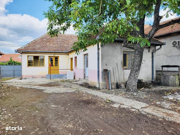 Casă cu 4 camere în Rontău