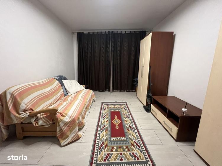 Apartament cu 3 camere decomandat în Tei