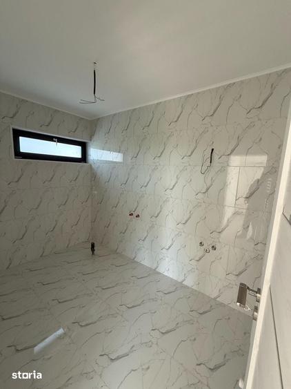 Casă cu 5 camere cu Teren 490 Mp în Păulești