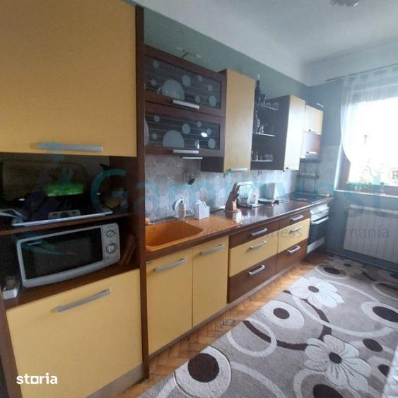 Casă cu 4 camere cu Teren 8300 Mp în Central
