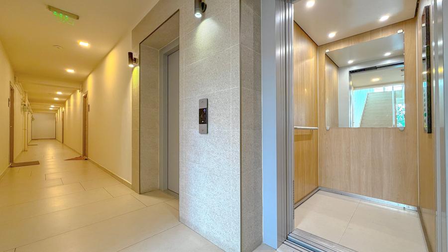 Apartament cu 2 camere decomandat în Tractorul