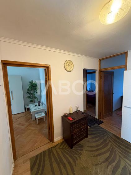 Apartament cu 3 camere decomandat, mobilat în Central