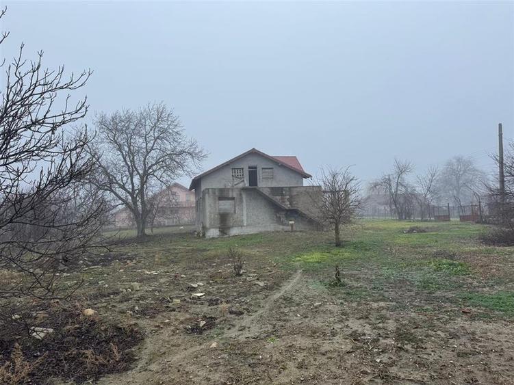 Casă individuală cu 4 camere cu Teren 2000 Mp în Rădulești