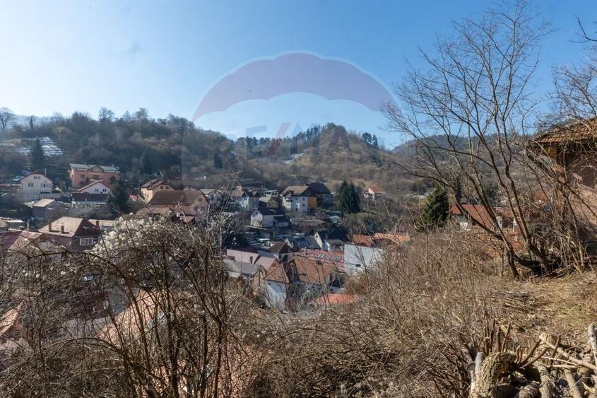 Casă cu 2 camere cu Teren 620 Mp în Schei