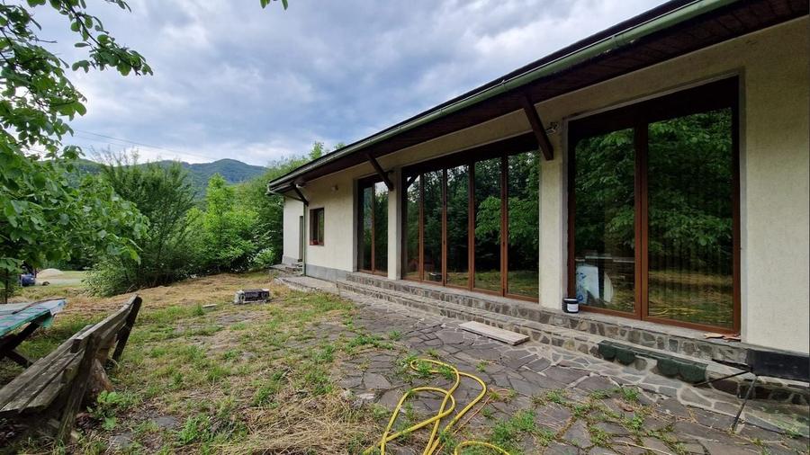 Casă cu 3 camere cu Canalizare în Firiza