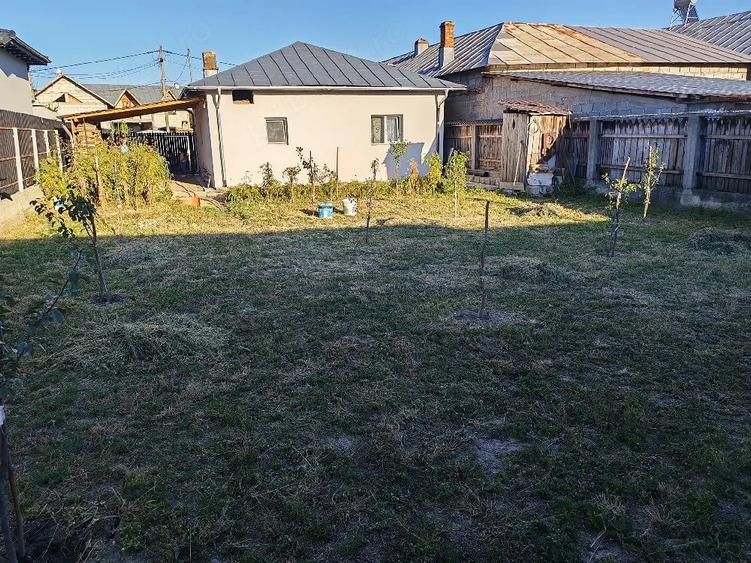 Casă cu 2 camere cu Teren 555 Mp în Perșinari
