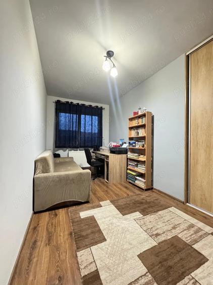 Apartament cu 3 camere semidecomandat în Central