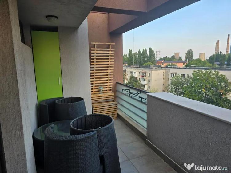 Apartament cu 3 camere nedecomandat în Vitan