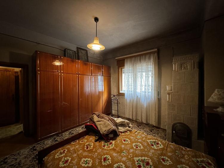 Casă individuală cu 7 camere cu Canalizare în Primăverii