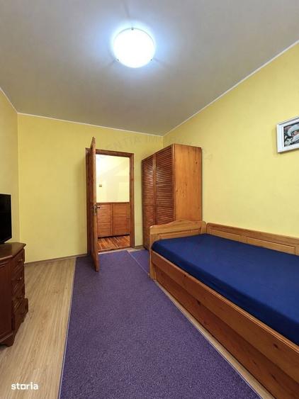 Apartament cu 4 camere decomandat în Micro 20