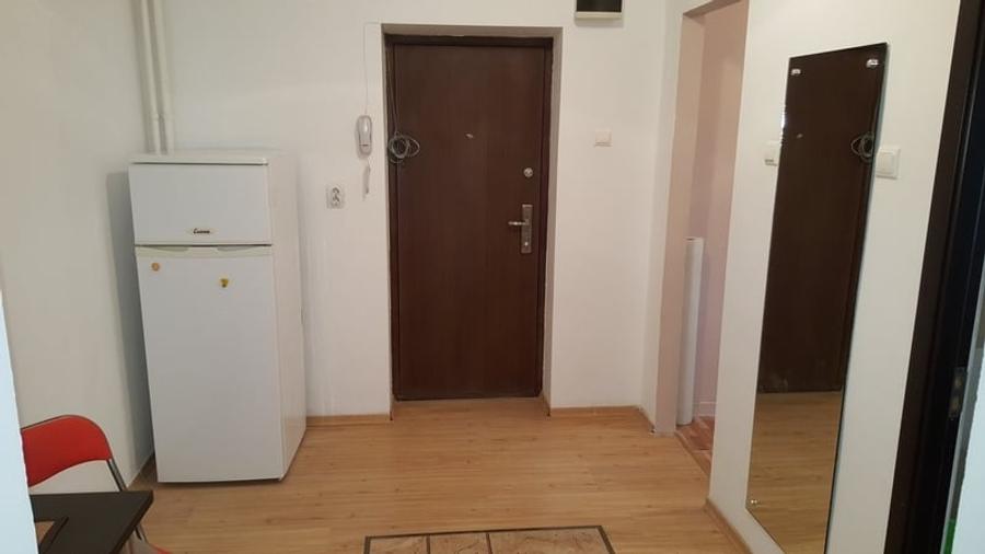 Garsonieră decomandată în Gorjului