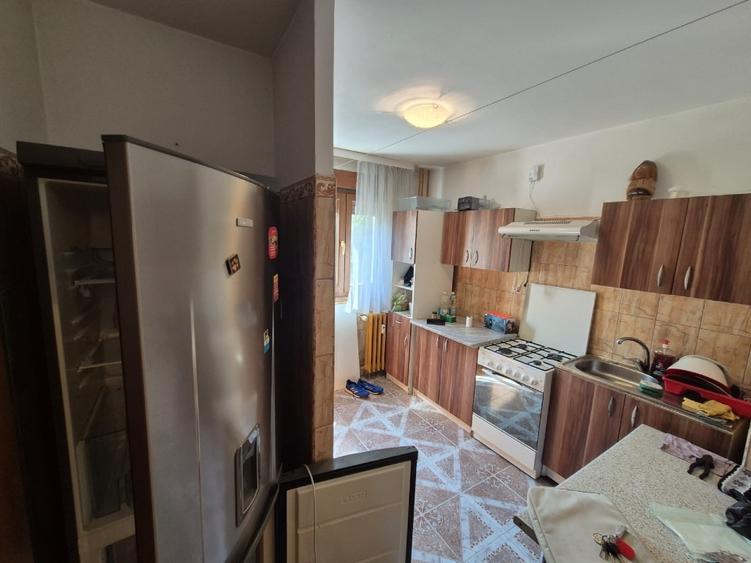 Apartament cu 2 camere decomandat în Drumul Taberei