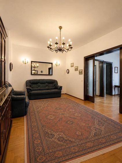 Apartament cu 3 camere decomandat în Romană