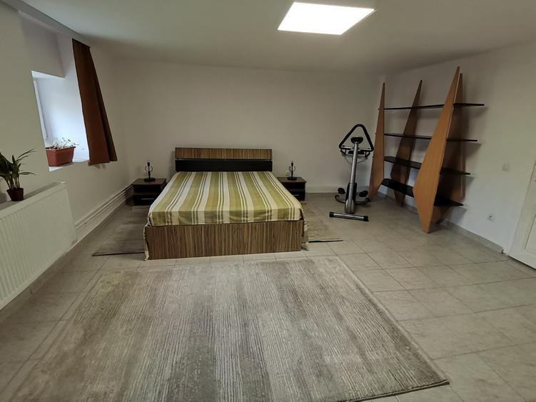 INCHIRIEZ apartament 2 camerea la casa ,renovat, zona Lazaret - 2