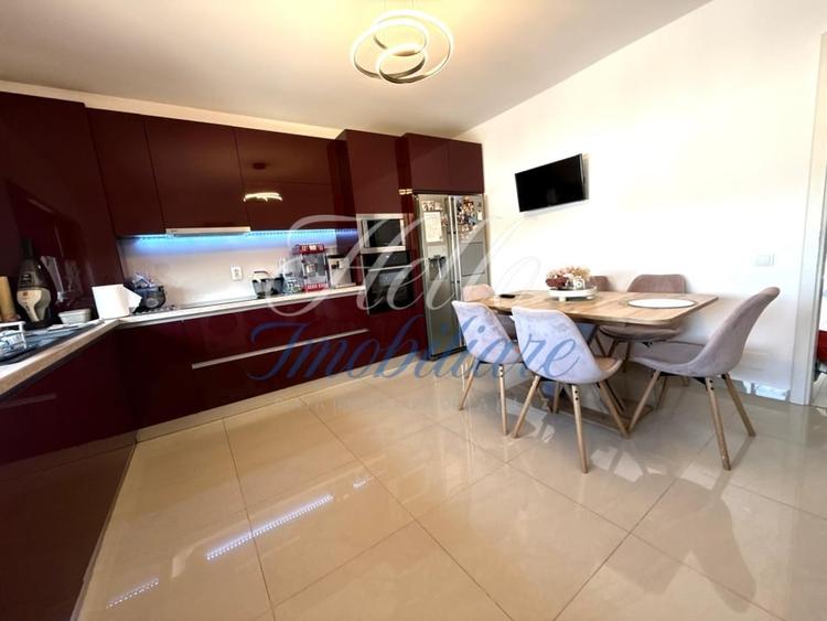 Duplex cu 4 camere cu Garaj în Florești