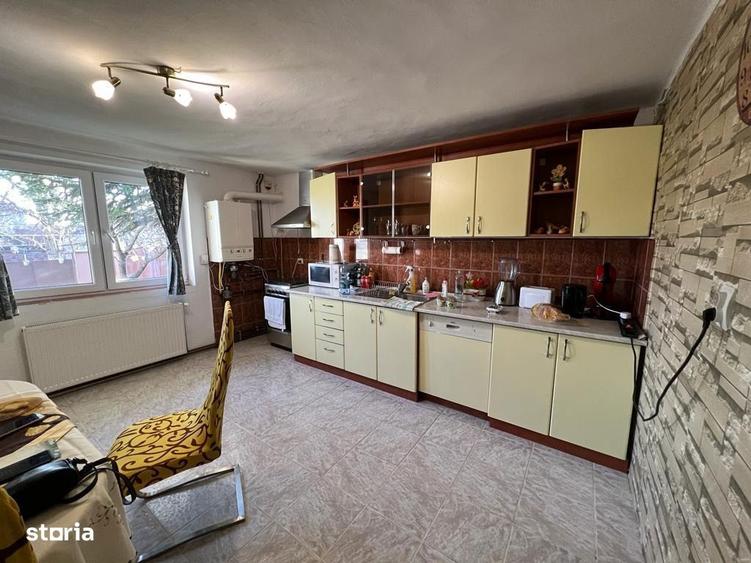 Casă cu 5 camere cu Teren 150 Mp în Central