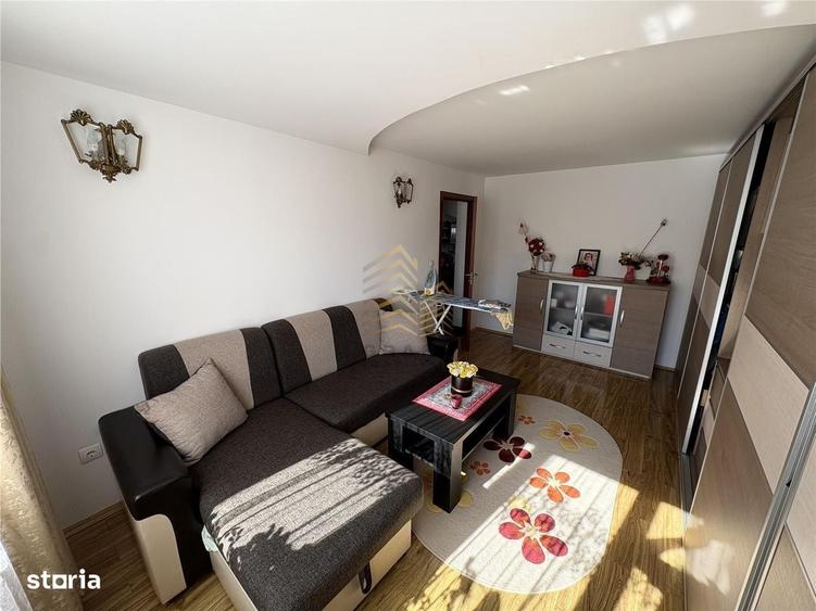 Apartament cu 3 camere decomandat în Sud
