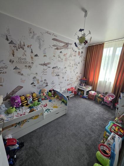 Apartament cu 3 camere semidecomandat în Sârbi