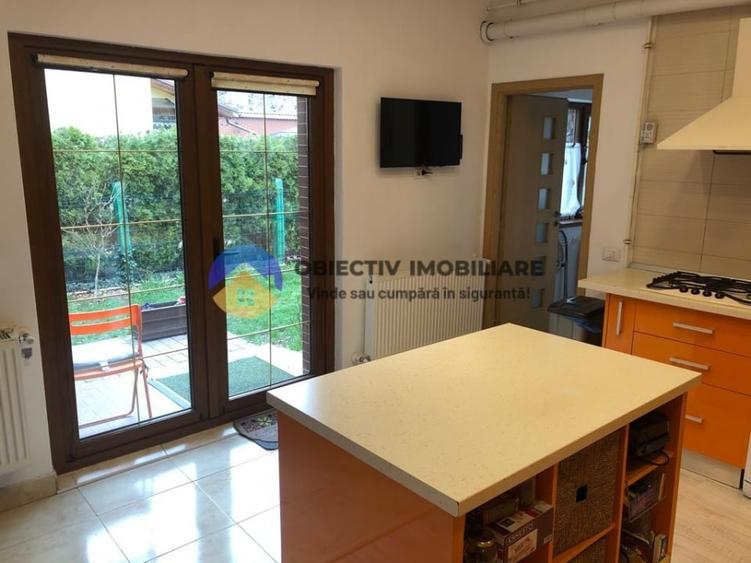 Casă cu 3 camere cu Canalizare în Central