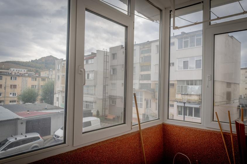 Apartament cu 2 camere decomandat în Moinești