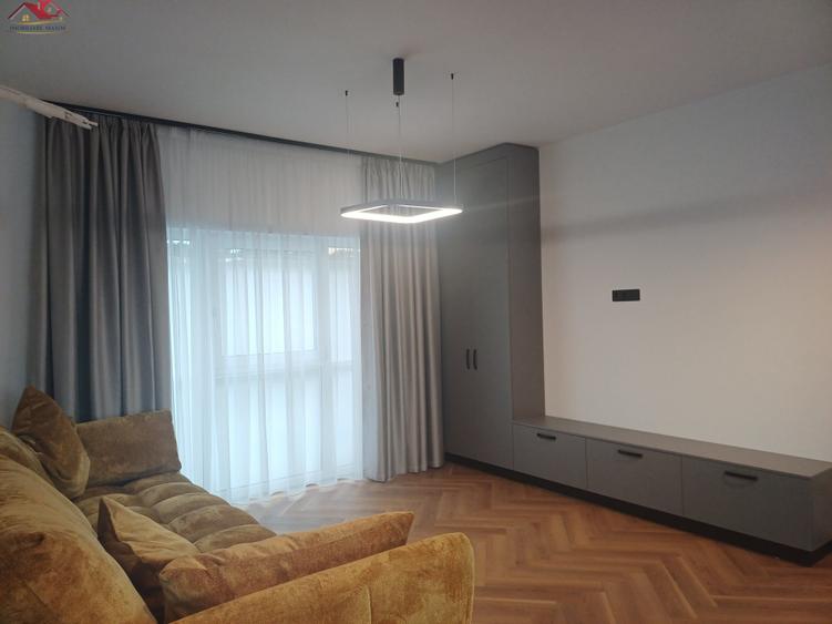 Apartament cu 3 camere decomandat în Turnișor