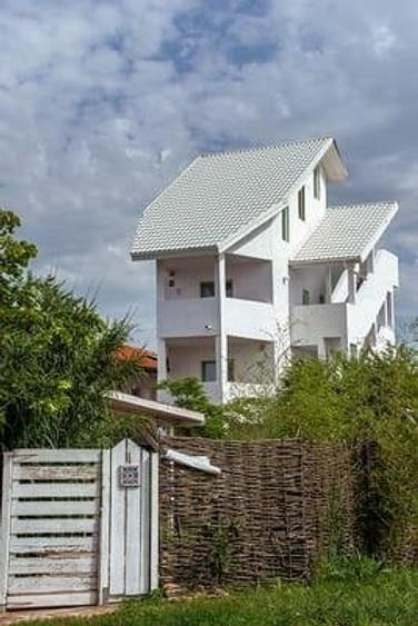 Casă cu 11 camere cu Teren 1100 Mp în Central