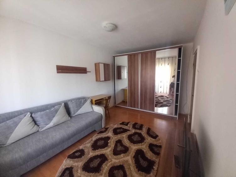 Garsonieră decomandată în Central