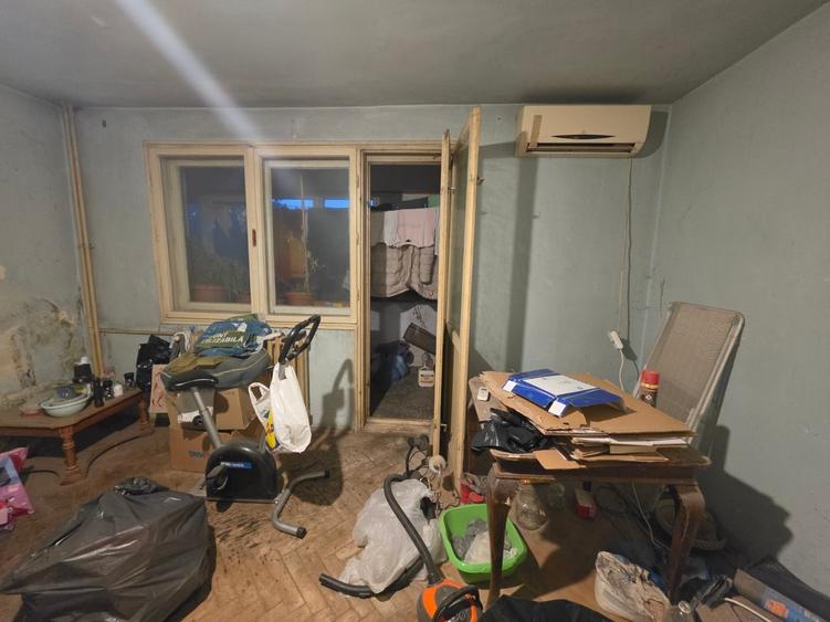 Apartament cu 3 camere semidecomandat în Titan