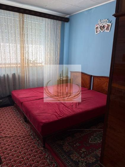 Apartament cu 3 camere semidecomandat, mobilat în Calea București