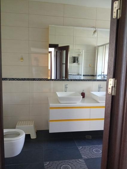 Casă cu 4 camere în Tunari