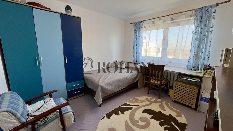 Apartament cu 3 camere decomandat în Cetate