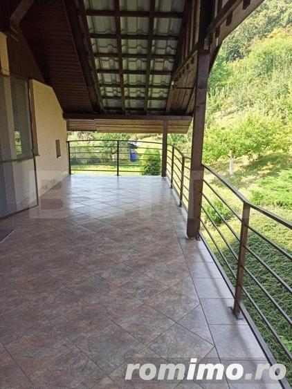 Casă cu 8 camere cu Teren 2800 Mp în Corunca