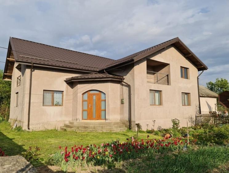 Casă cu 4 camere cu Teren 2900 Mp în Bălteni