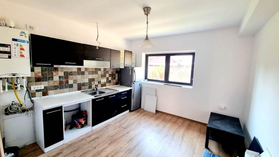 Casă individuală cu 5 camere cu Teren 528 Mp în Periș