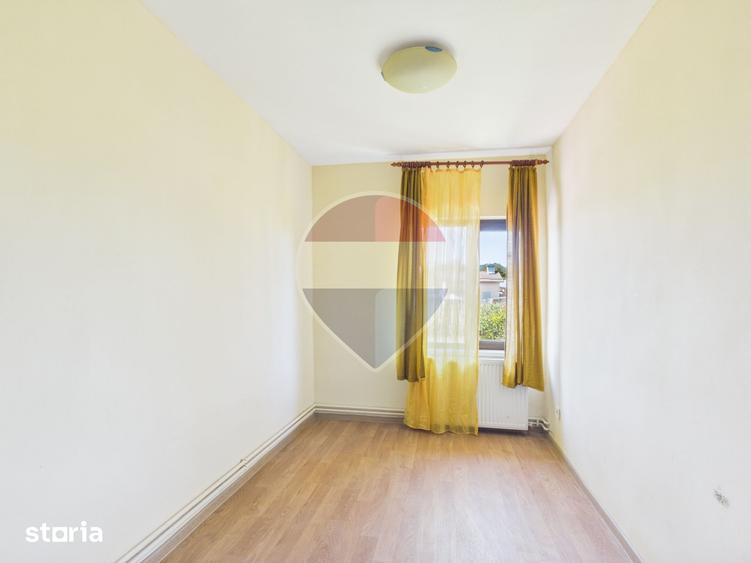Casă cu 5 camere cu Teren 1684 Mp în Central