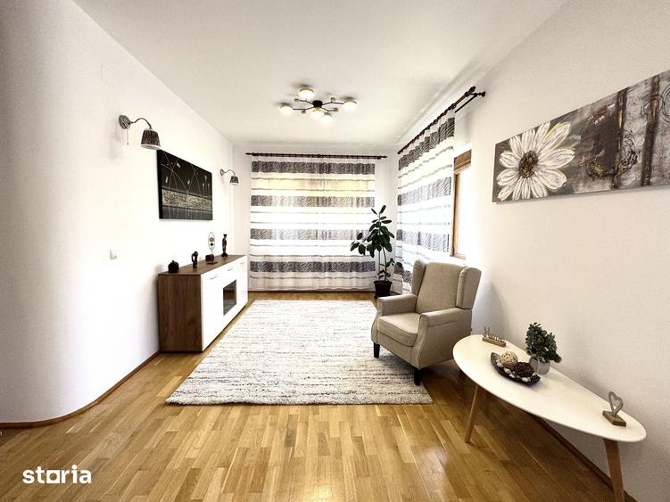 Casă cu 5 camere cu Teren 600 Mp în Lunei