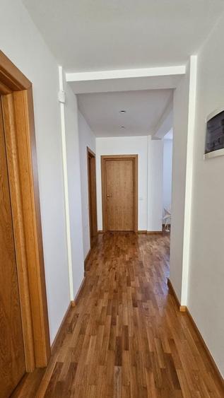 Duplex cu 15 camere cu Piscina în Brănești