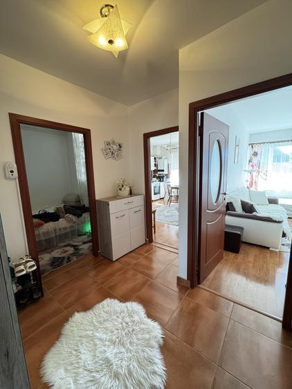 Apartament cu 3 camere semidecomandat, mobilat în Baciu