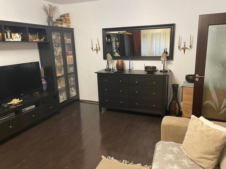 Apartament cu 3 camere decomandat, mobilat în 13 Septembrie
