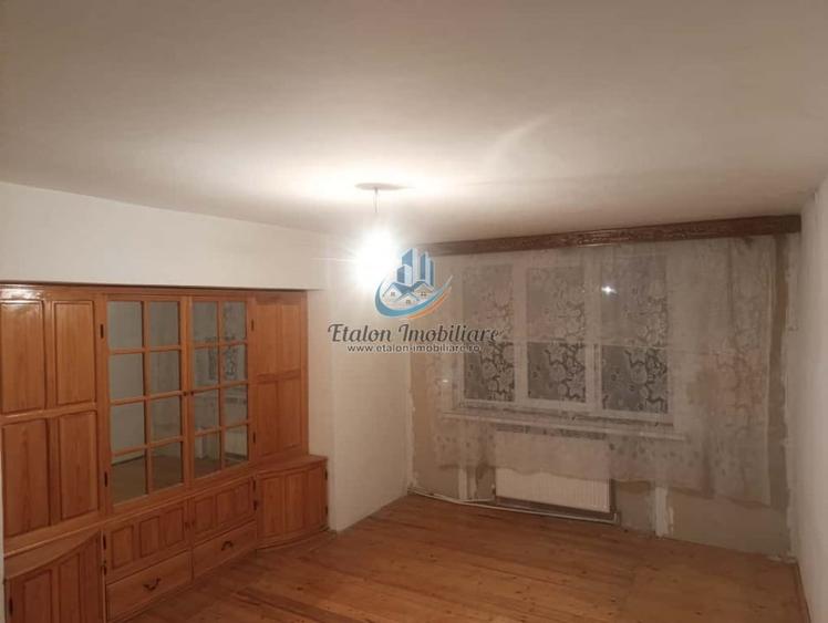 Apartament cu 3 camere decomandat în Mărăței